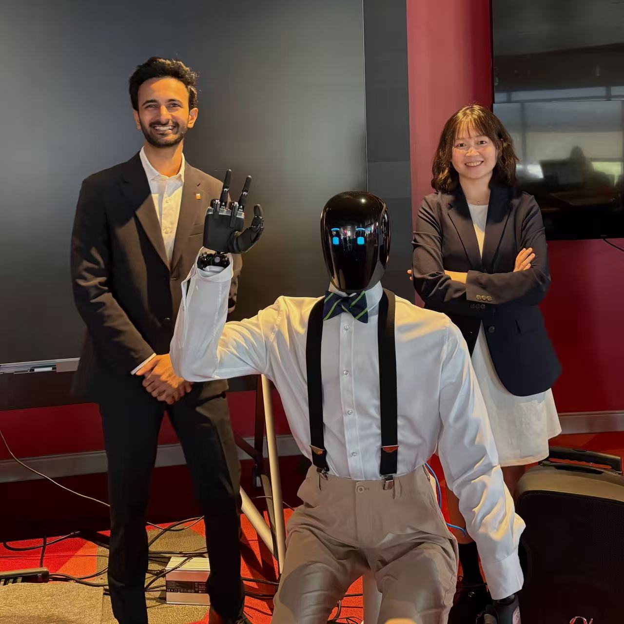 GLOTECH 2025, Las Vegas — With Robot